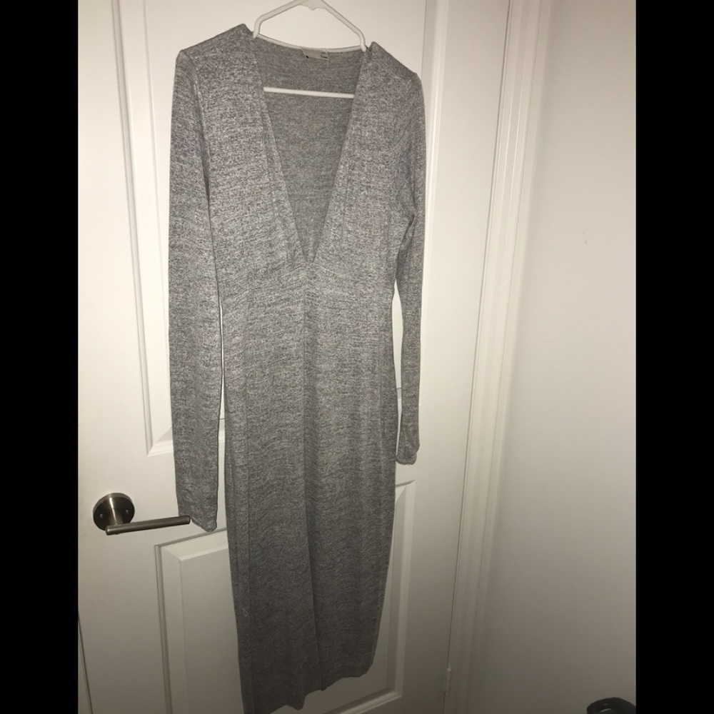 Long sleeve grey, deep neck Wilfred dress